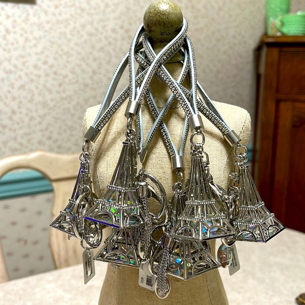 BNWT HALLMARK SILVER TONE & CRYSTAL EIFFEL TOWER PARIS KEYCHAIN 4 pcs Available - Picture 7 of 9